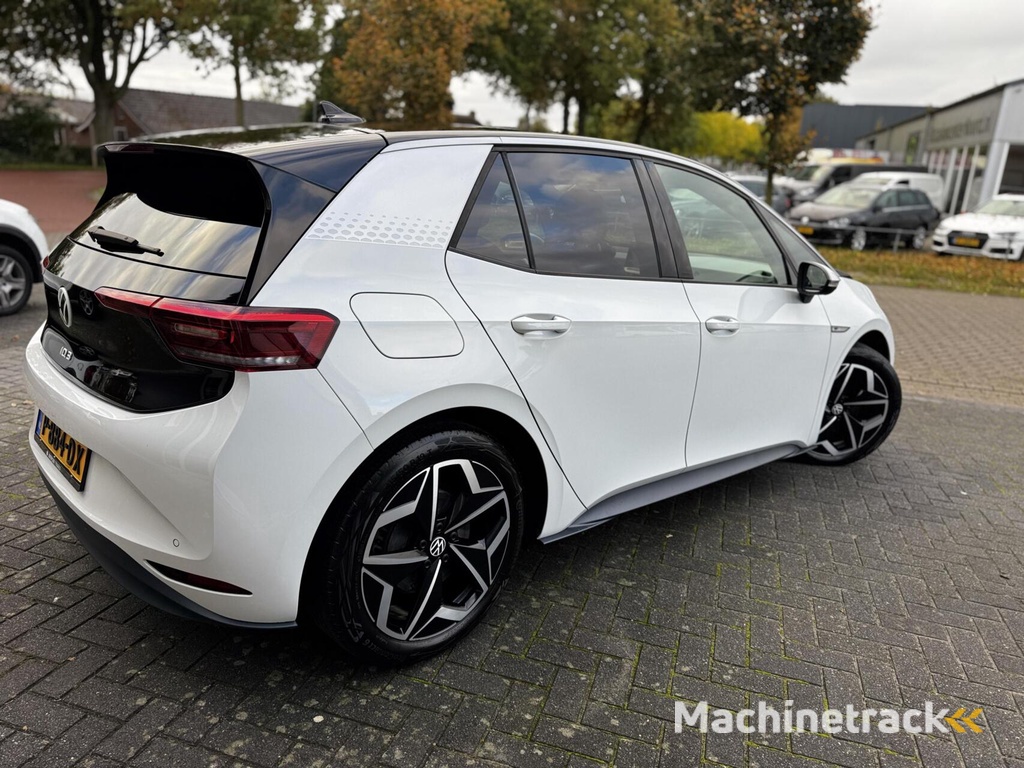 Volkswagen ID.3 First Plus 58 kWh Carplay|Camera|Stuur/stoelverw|Stoelverw|BTW|ACC|
