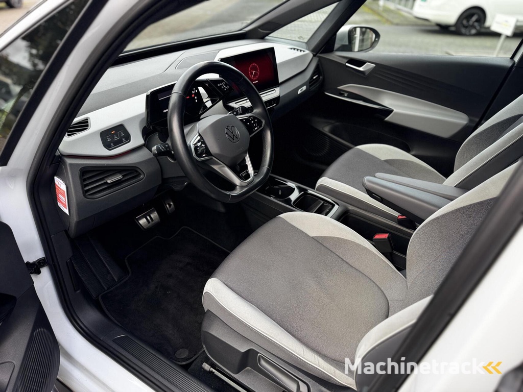 Volkswagen ID.3 First Plus 58 kWh Carplay|Camera|Stuur/stoelverw|Stoelverw|BTW|ACC|