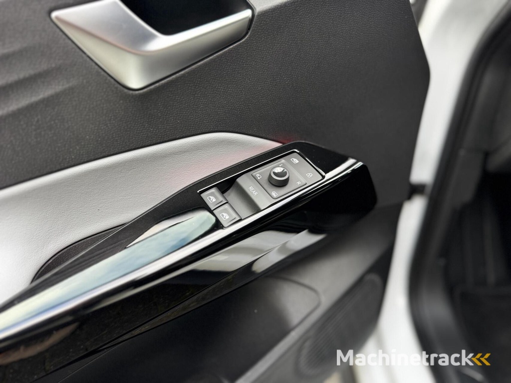 Volkswagen ID.3 First Plus 58 kWh Carplay|Camera|Stuur/stoelverw|Stoelverw|BTW|ACC|