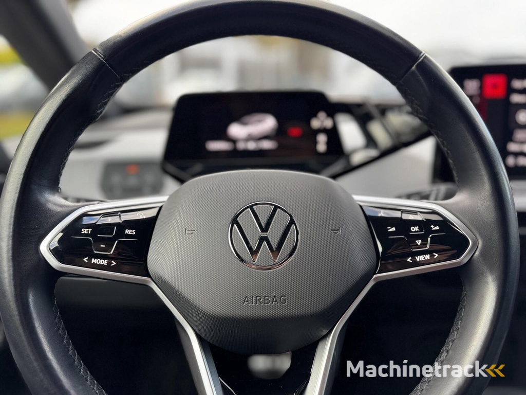 Volkswagen ID.3 First Plus 58 kWh Carplay|Camera|Stuur/stoelverw|Stoelverw|BTW|ACC|