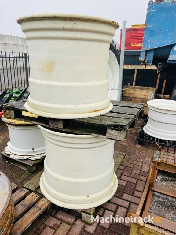 New Holland Velg/Rim 27x32   800/70R32      27.5 /22 0