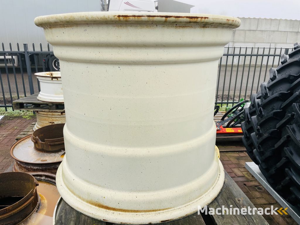 New Holland Velg/Rim 27x32   800/70R32      27.5 /22 0