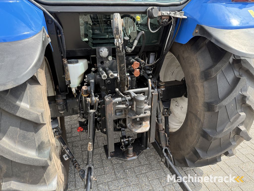 New Holland T5040 CAB + GPS