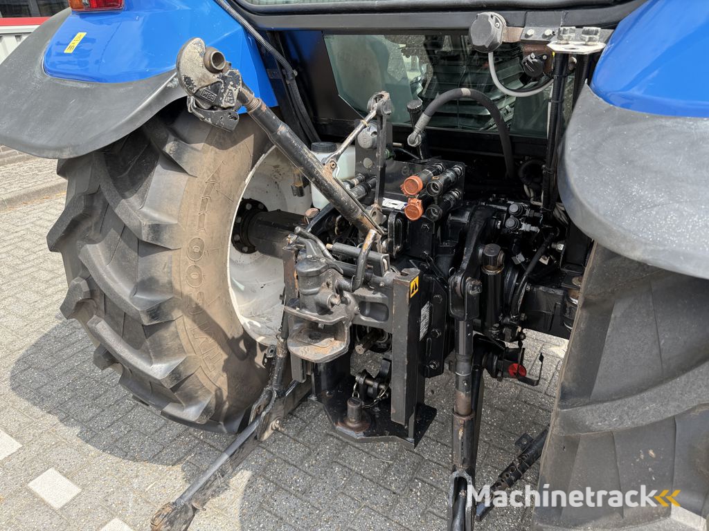 New Holland T5040 CAB + GPS