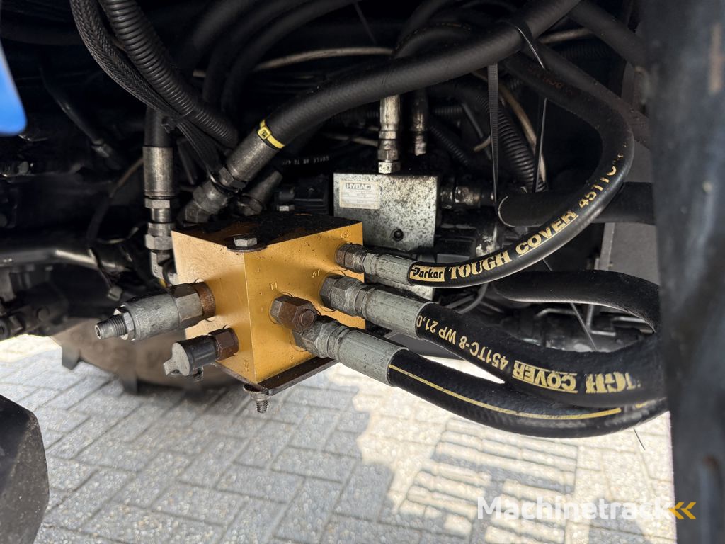 New Holland T5040 CAB + GPS