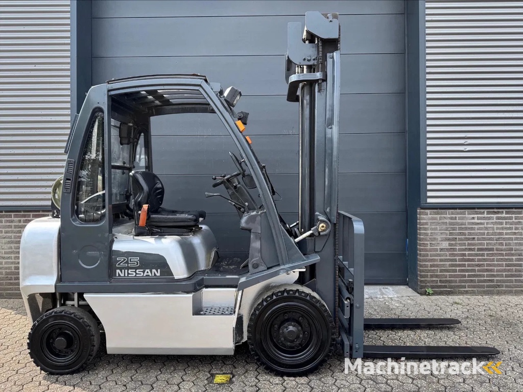 Nissan UD02A25PQ 2,5 ton LPG heftruck