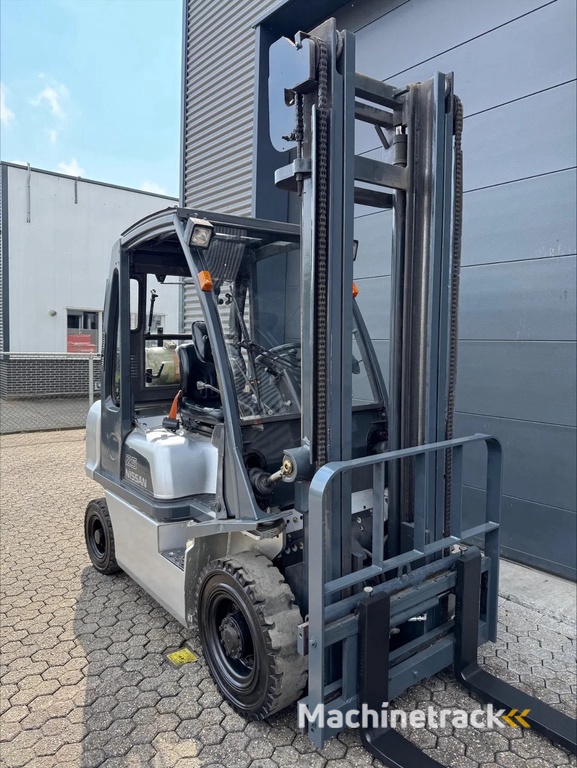 Nissan UD02A25PQ 2,5 ton LPG heftruck