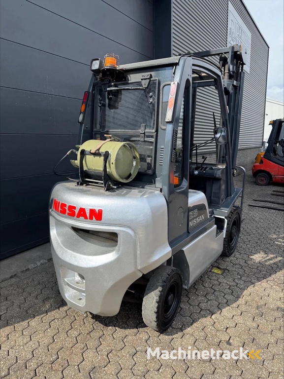 Nissan UD02A25PQ 2,5 ton LPG heftruck