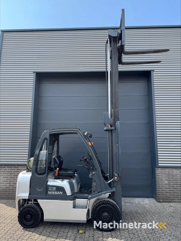 Nissan UD02A25PQ 2,5 ton LPG heftruck
