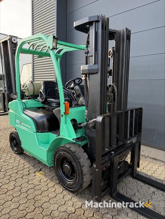 Mitsubishi FG25W 2,5 ton LPG heftruck