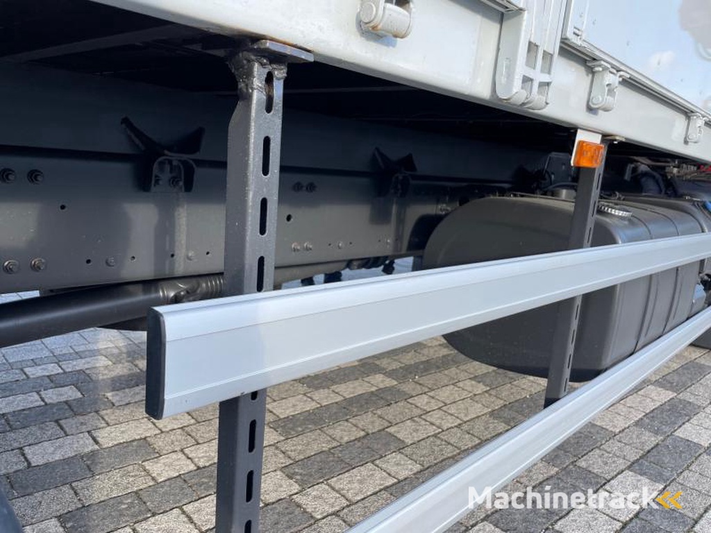 Renault Premium-Lander