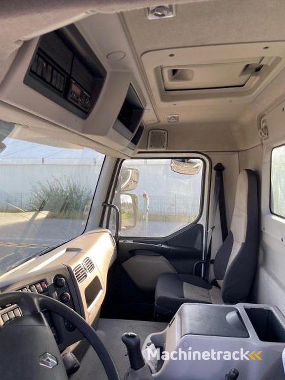 Renault Premium-Lander