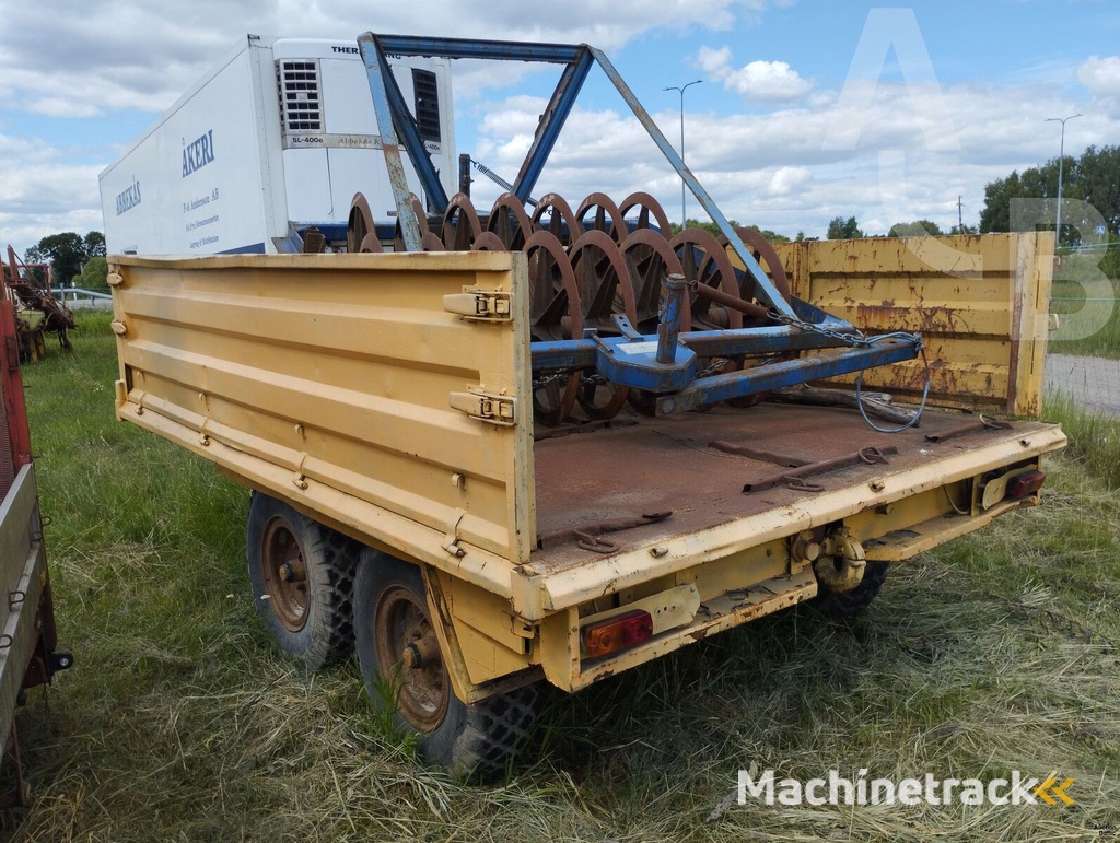 Moelven NM51 dump trailer