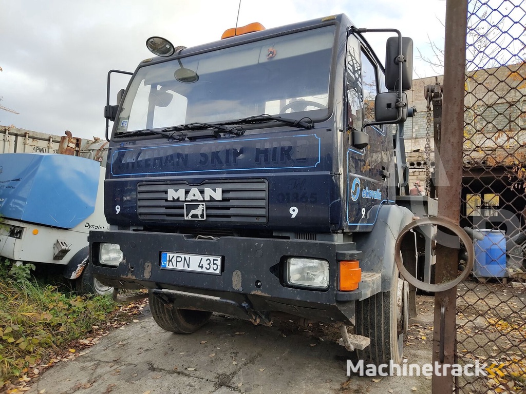 MAN 18.255 skip loader truck