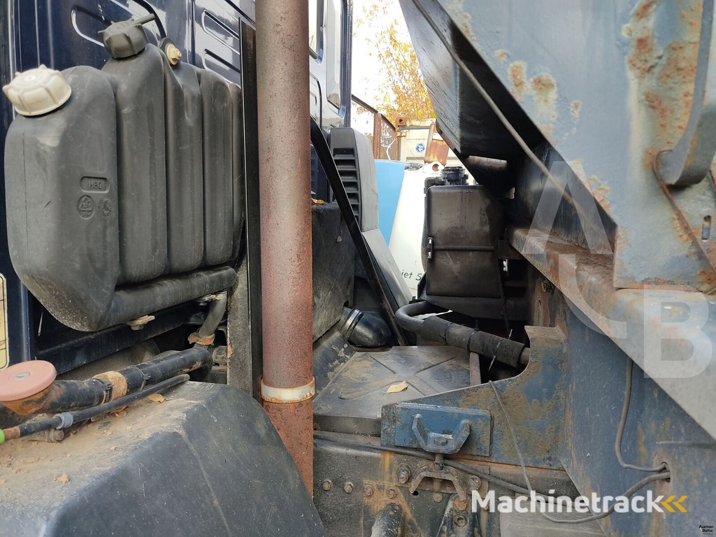 MAN 18.255 skip loader truck