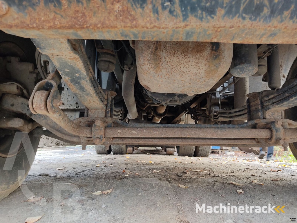 MAN 18.255 skip loader truck