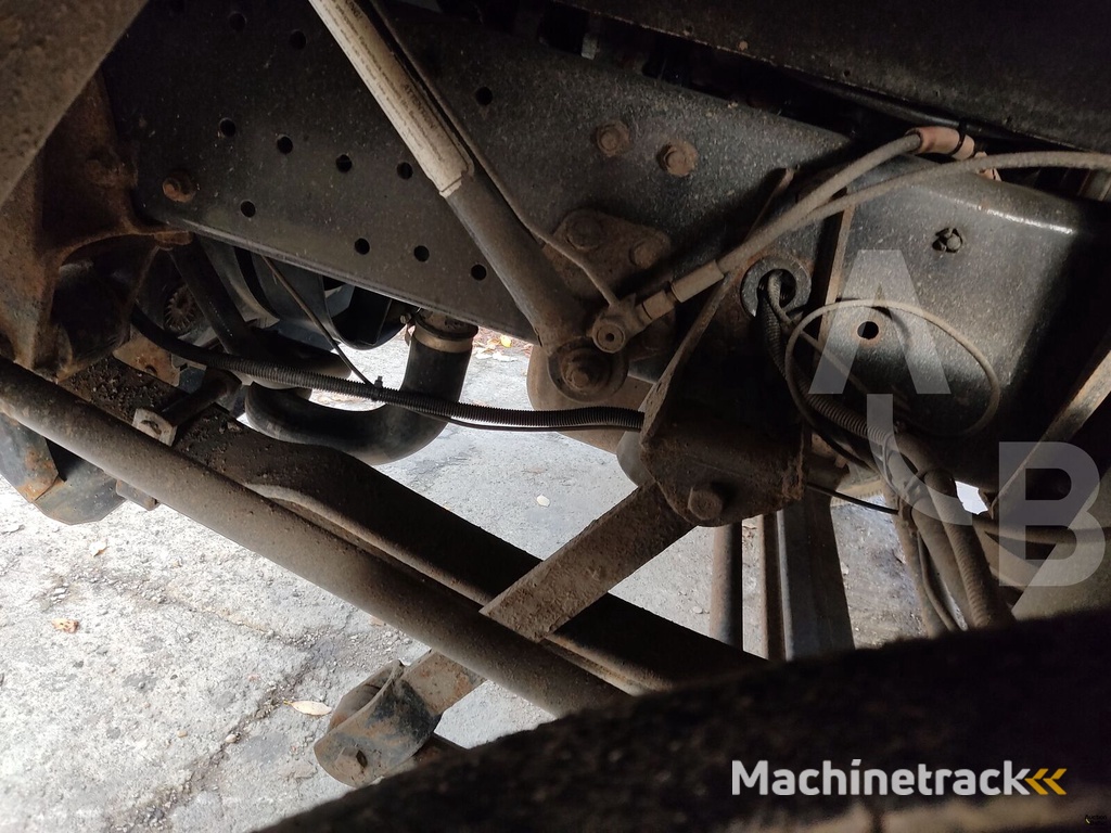 MAN 18.255 skip loader truck