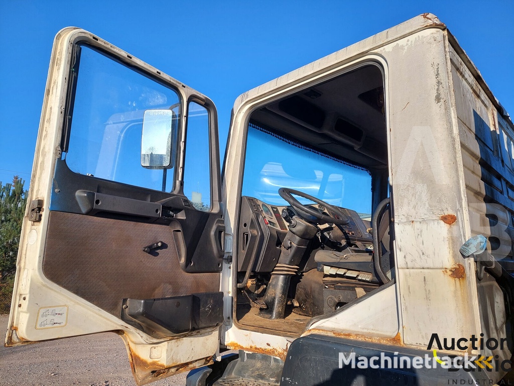 MAN 18.284 dump truck