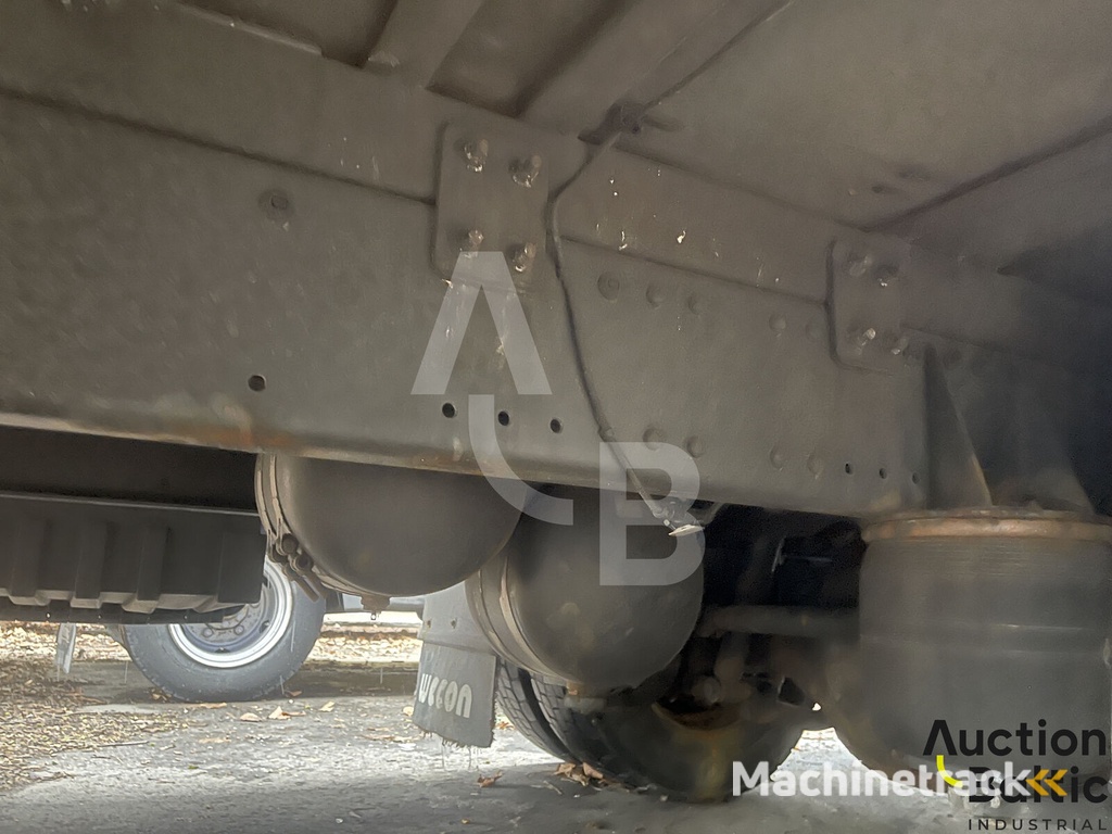 MAN TGL12.250BL tilt truck