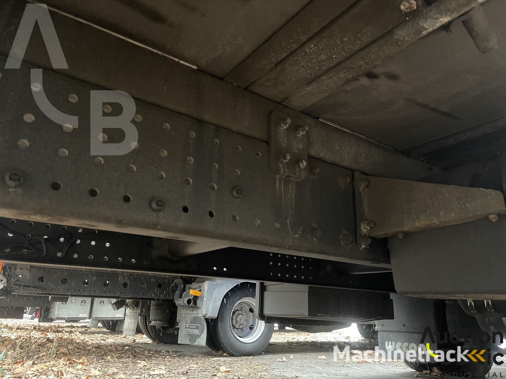 MAN TGL12.250BL tilt truck