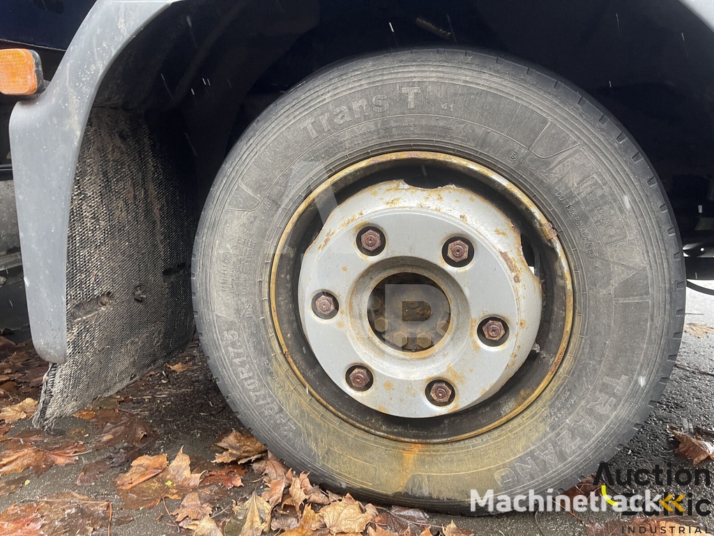 MAN TGL12.250BL tilt truck