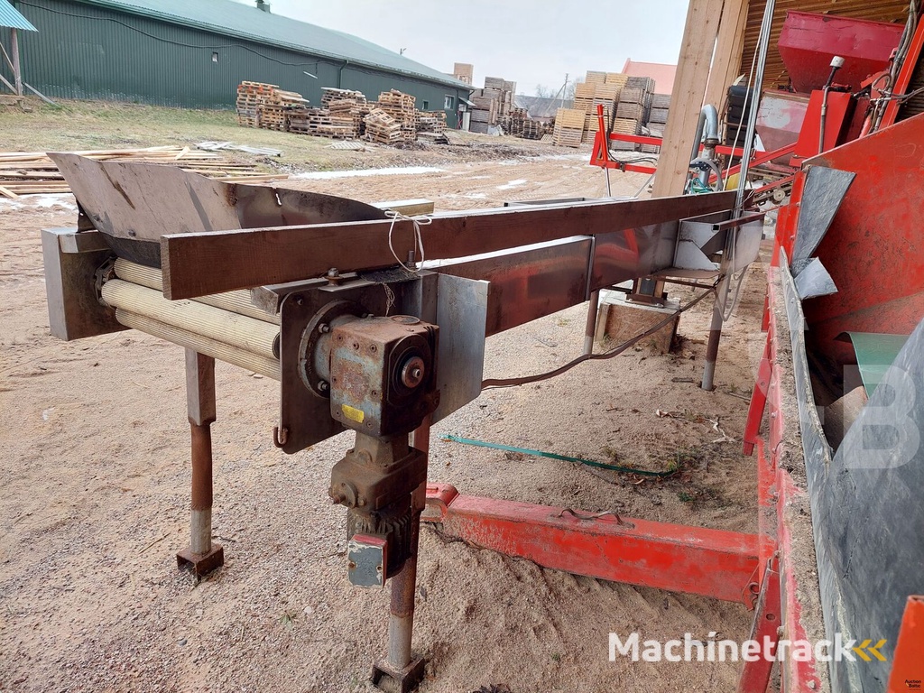Vegetable inspection table (Daržovių apžiūros stalas)