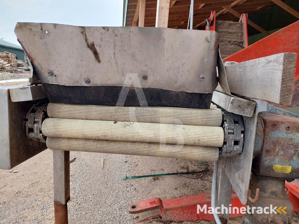 Vegetable inspection table (Daržovių apžiūros stalas)
