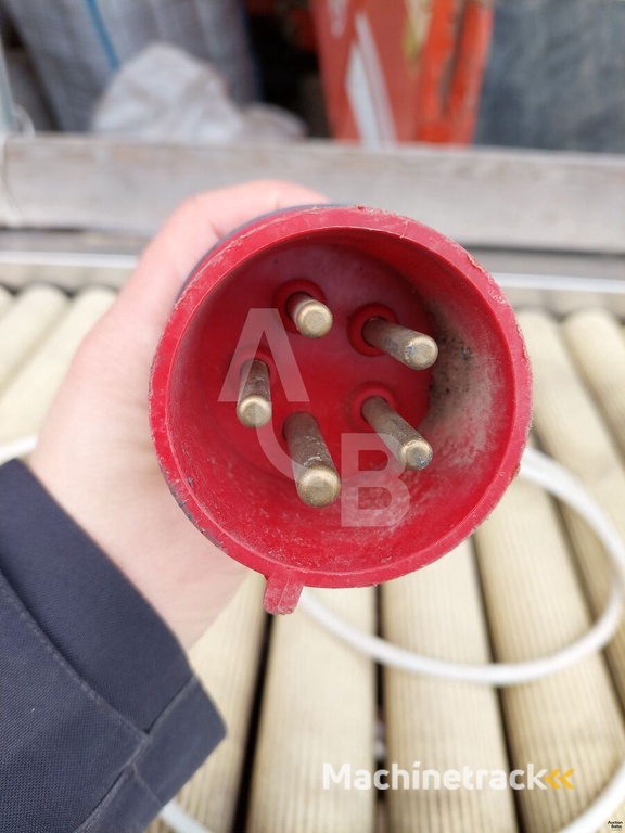 Vegetable inspection table (Daržovių apžiūros stalas)