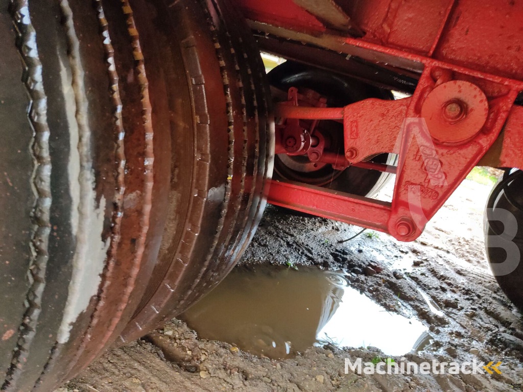 Overlander TRI36 low bed semi-trailer