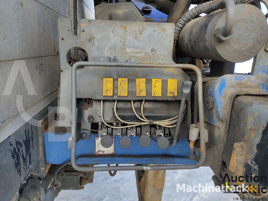 Scania 144 G flatbed truck