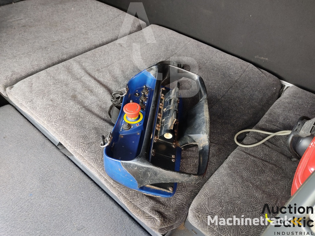 Scania 144 G flatbed truck