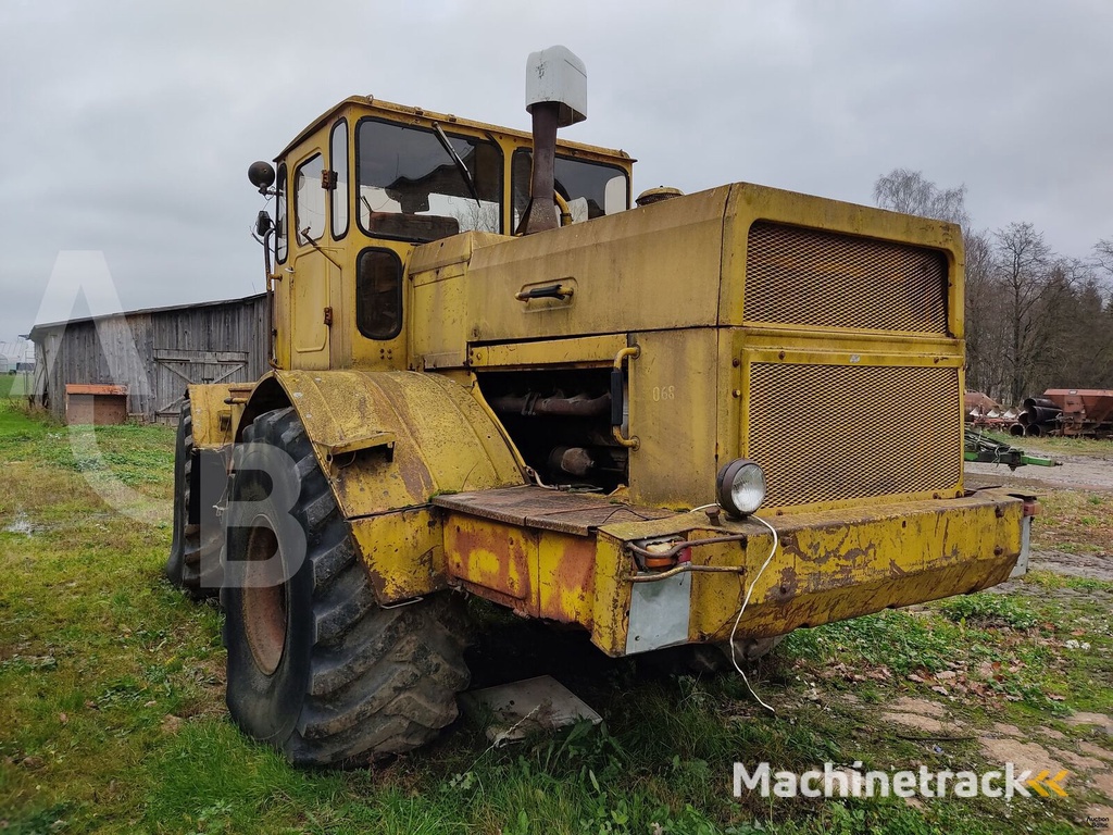 Kirovets K 701 wheel tractor