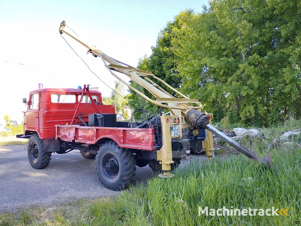 GAZ  66 drilling crane machine