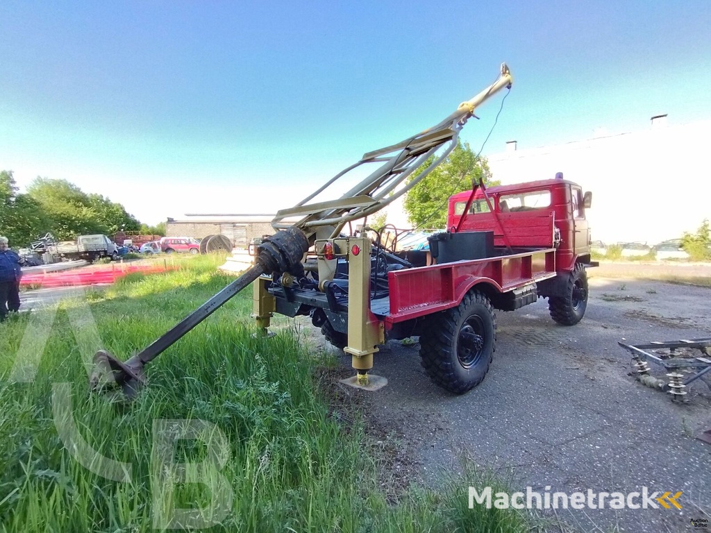 GAZ  66 drilling crane machine