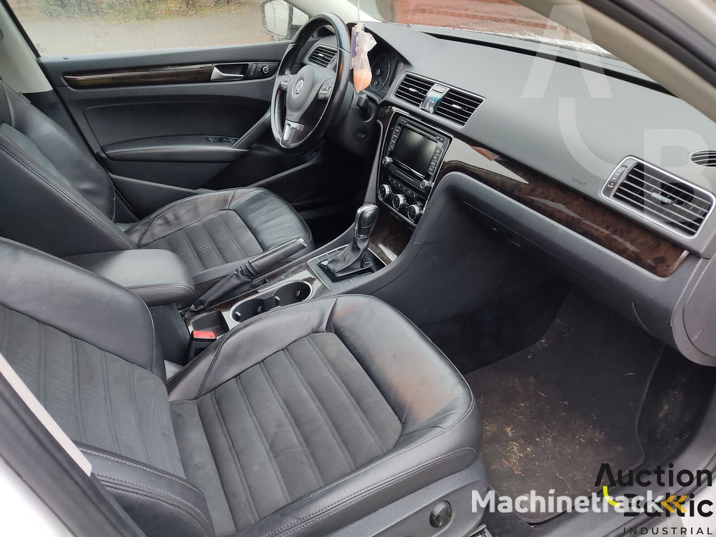 Volkswagen Passat SEL