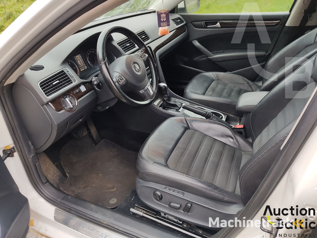 Volkswagen Passat SEL