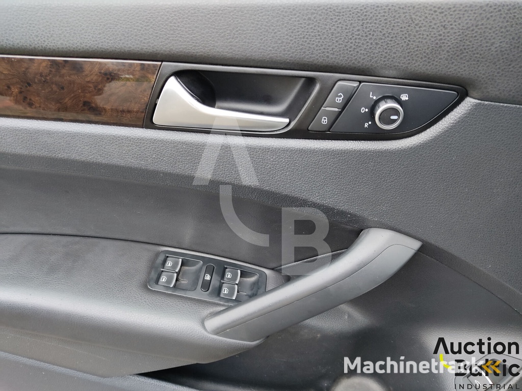 Volkswagen Passat SEL