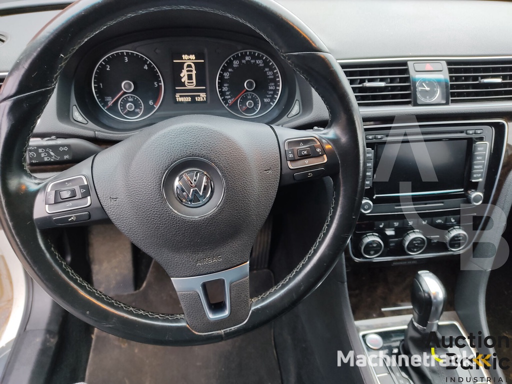 Volkswagen Passat SEL