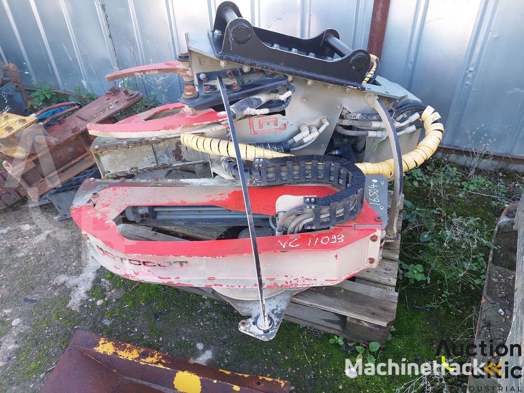 MotoCut Q350 wood grapple