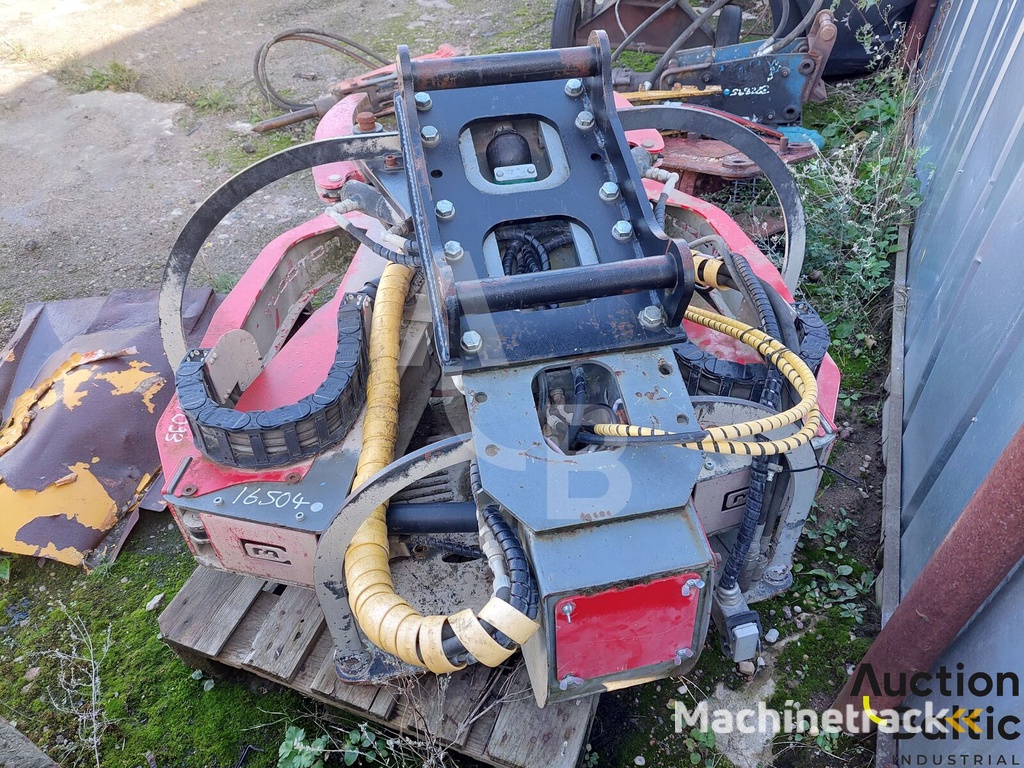 MotoCut Q350 wood grapple