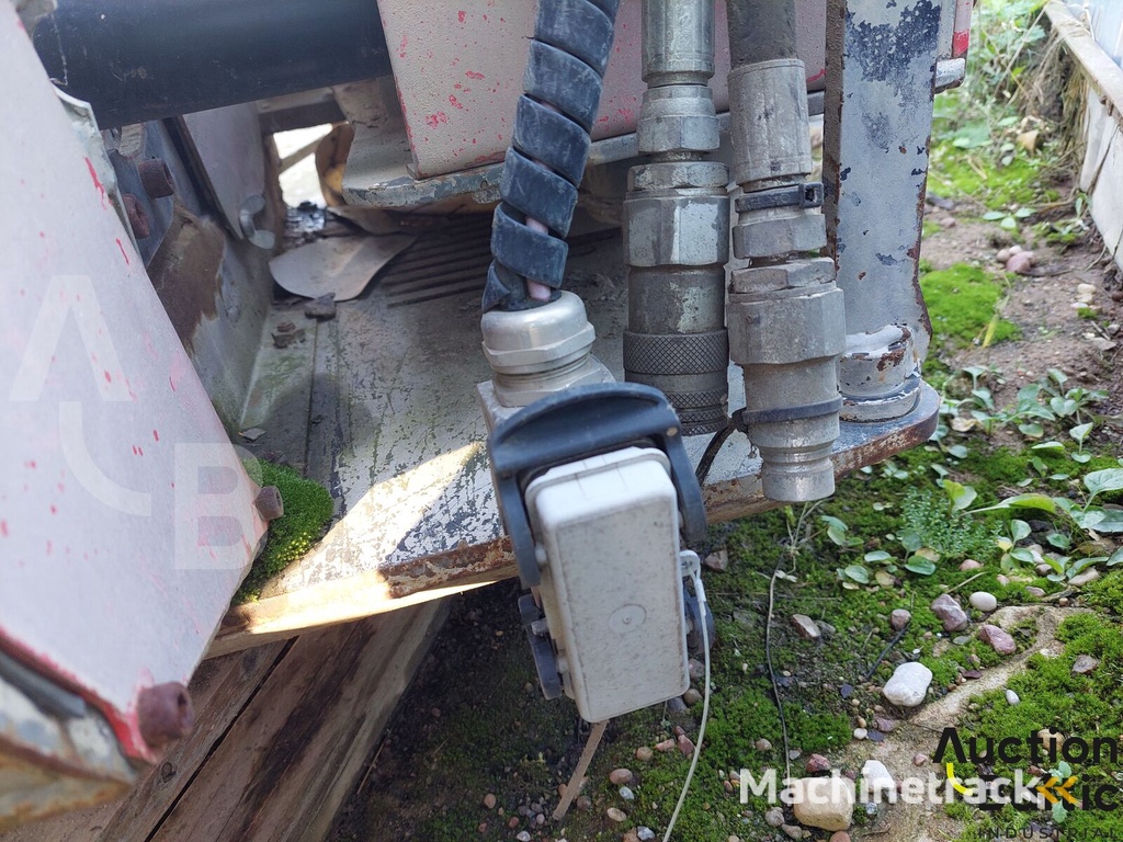 MotoCut Q350 wood grapple