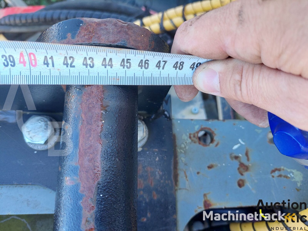 MotoCut Q350 wood grapple