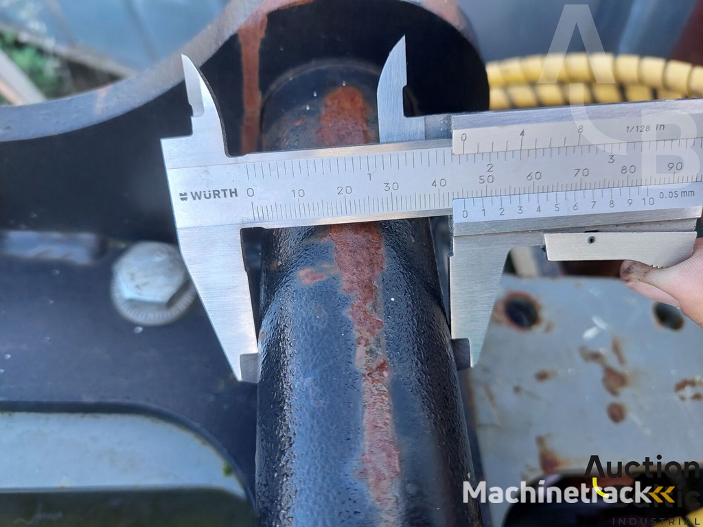 MotoCut Q350 wood grapple