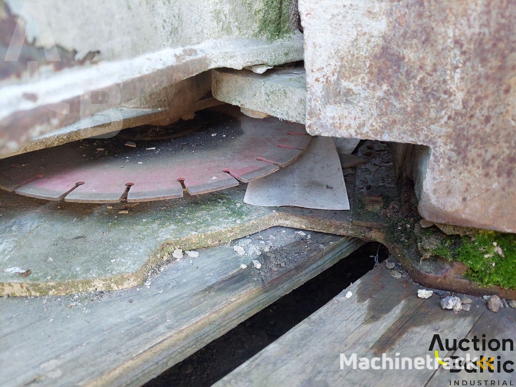 MotoCut Q350 wood grapple