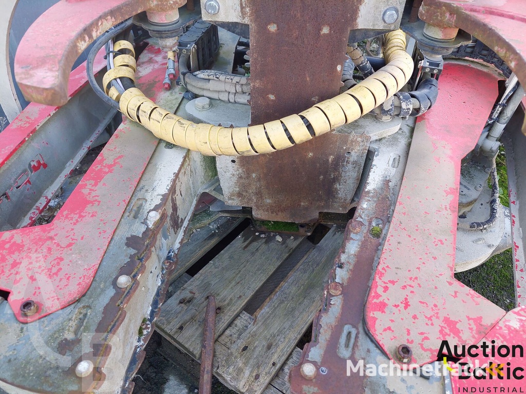 MotoCut Q350 wood grapple