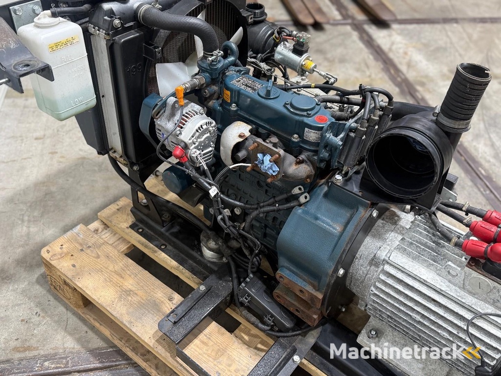 Kubota WG972 benzine motor 2018 weinig uur Noodstroom 10KW HL1039