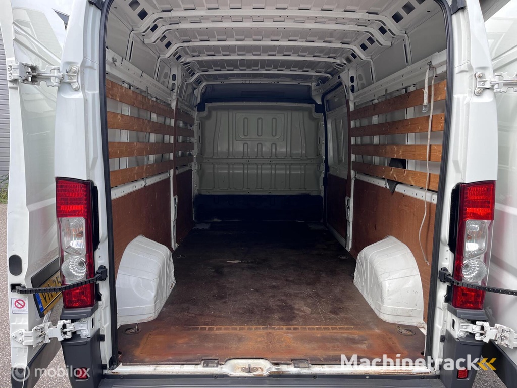 Peugeot Boxer 335 3.0 HDI  !77 PK L3H2 Airco Trekhaak