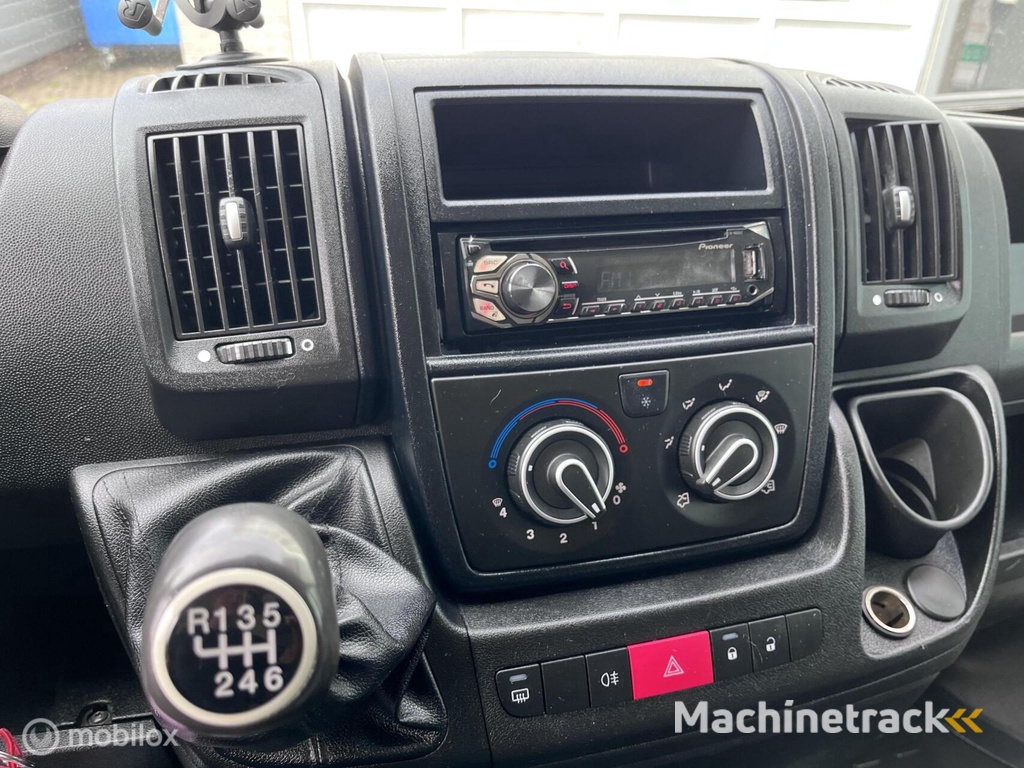 Peugeot Boxer 335 3.0 HDI  !77 PK L3H2 Airco Trekhaak