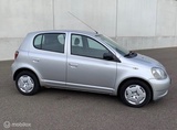 Minituur van Toyota Yaris 1.3 16V VVT-i 5-DEURS AIRCO DEALER ONDERHOUDEN