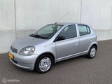Minituur van Toyota Yaris 1.3 16V VVT-i 5-DEURS AIRCO DEALER ONDERHOUDEN